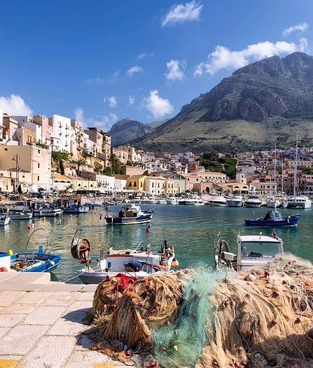 Post 4 by Sicily Essence on Instagram (image)