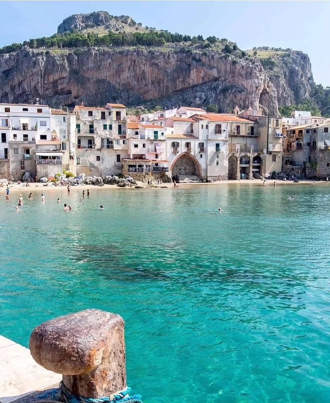 Post 1 by Sicily Essence on Instagram (image)