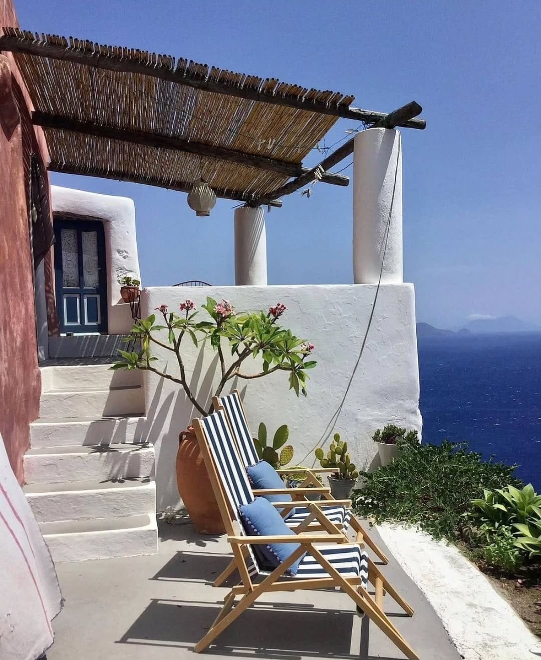 Post 3 by Sicily Essence on Instagram (image)