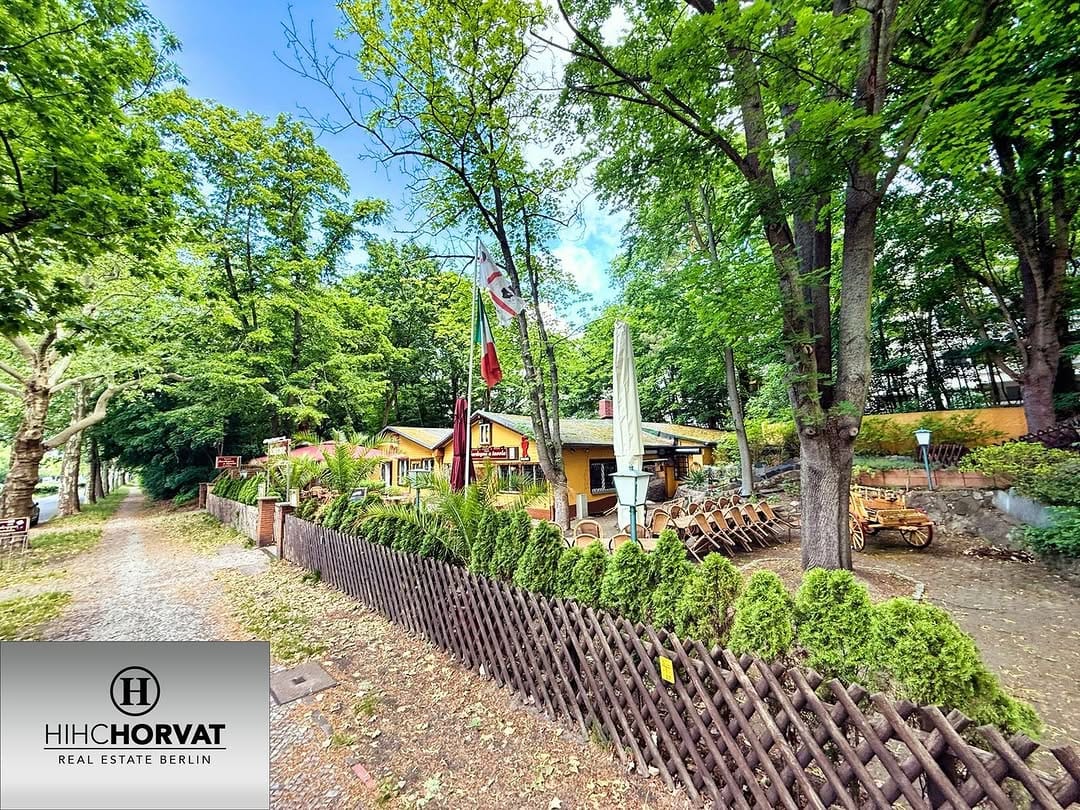 Post 6 by HIHC Horvat Real Estate GmbH on Instagram (carousel)