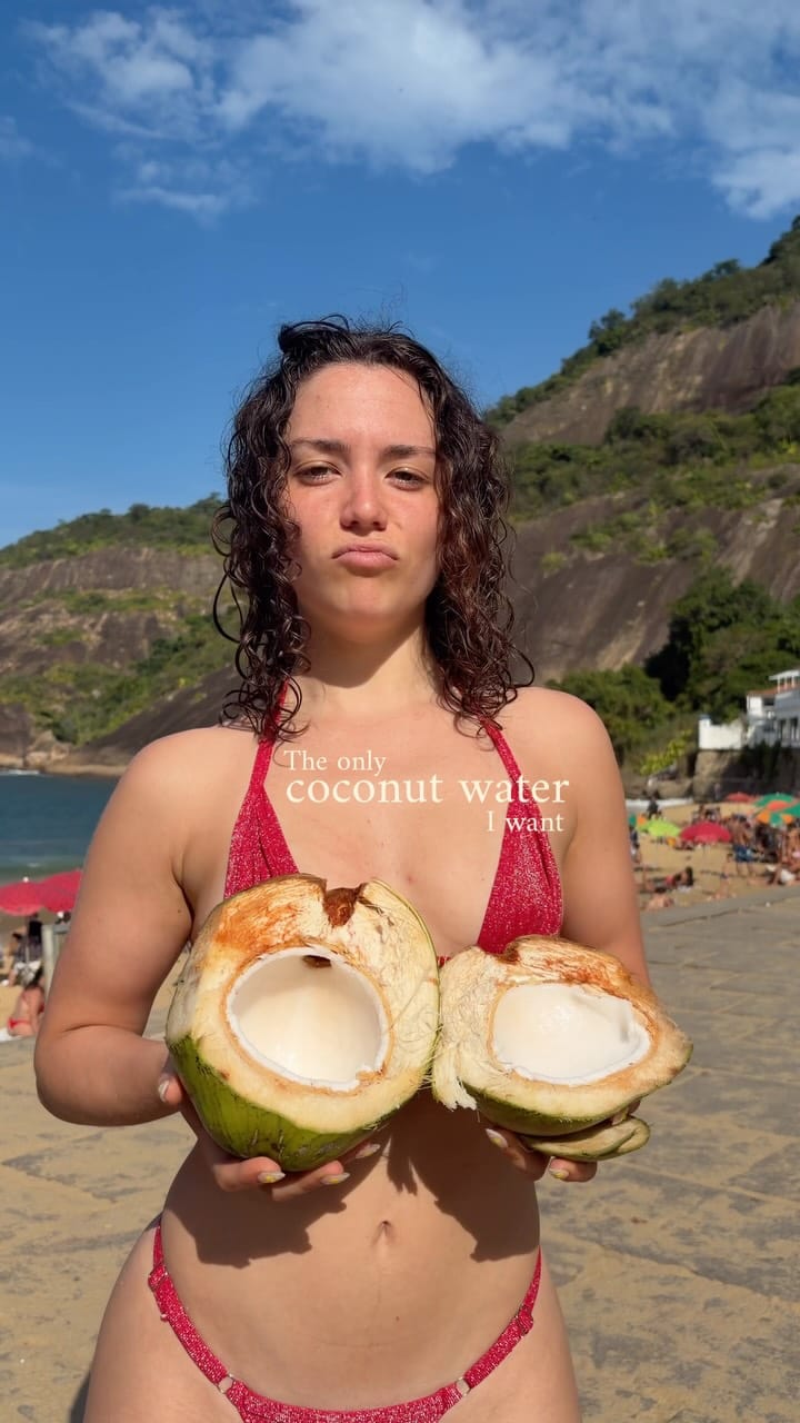 Post 1 by Chloé Thouin on Instagram (video)