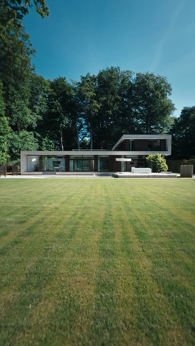 Post 5 by ENGEL & VÖLKERS MC Hamburg on Instagram (video)