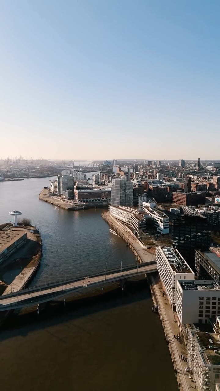 Post 8 by ENGEL & VÖLKERS MC Hamburg on Instagram (video)