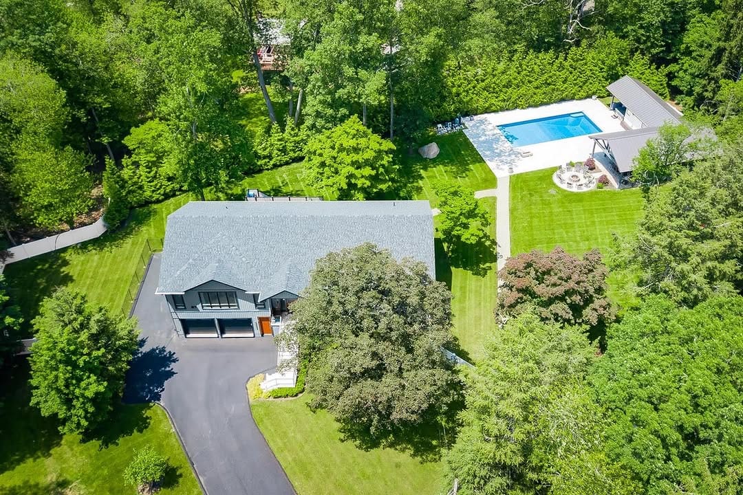 Post 7 by Platinum Realty Associates on Instagram (image)