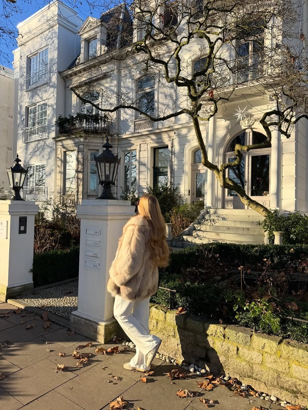 Post 3 by Lea Alwine Anna Feline Senner on Instagram (carousel)