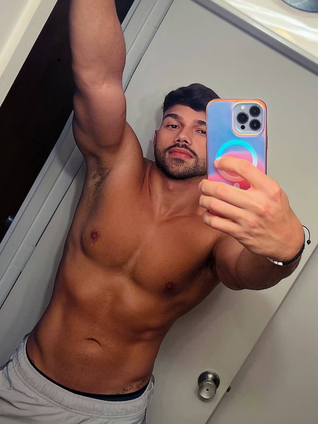 Post 7 by HENRIQUE VIANA on Instagram (image)
