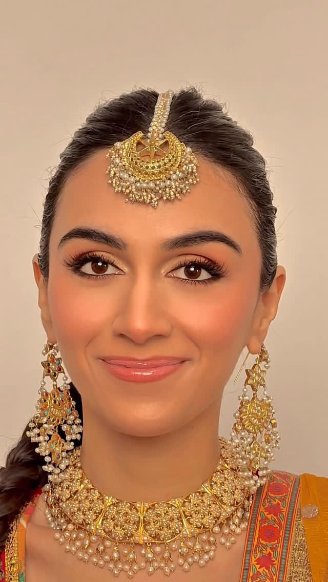 Post 5 by AFK Makeup on Instagram (video)
