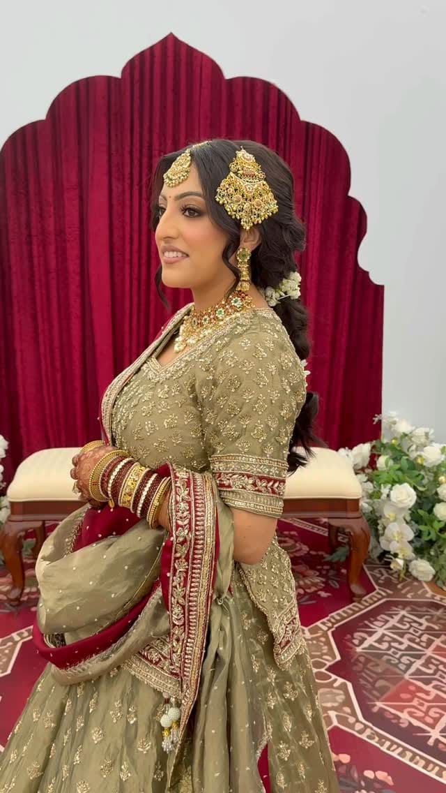 Post 4 by SIMRAN | HENNA ARTIST on Instagram (video)