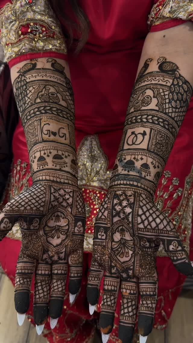 Post 2 by SIMRAN | HENNA ARTIST on Instagram (video)
