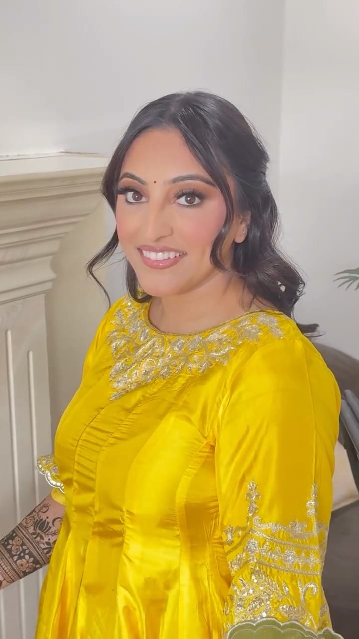Post 3 by SIMRAN | HENNA ARTIST on Instagram (video)