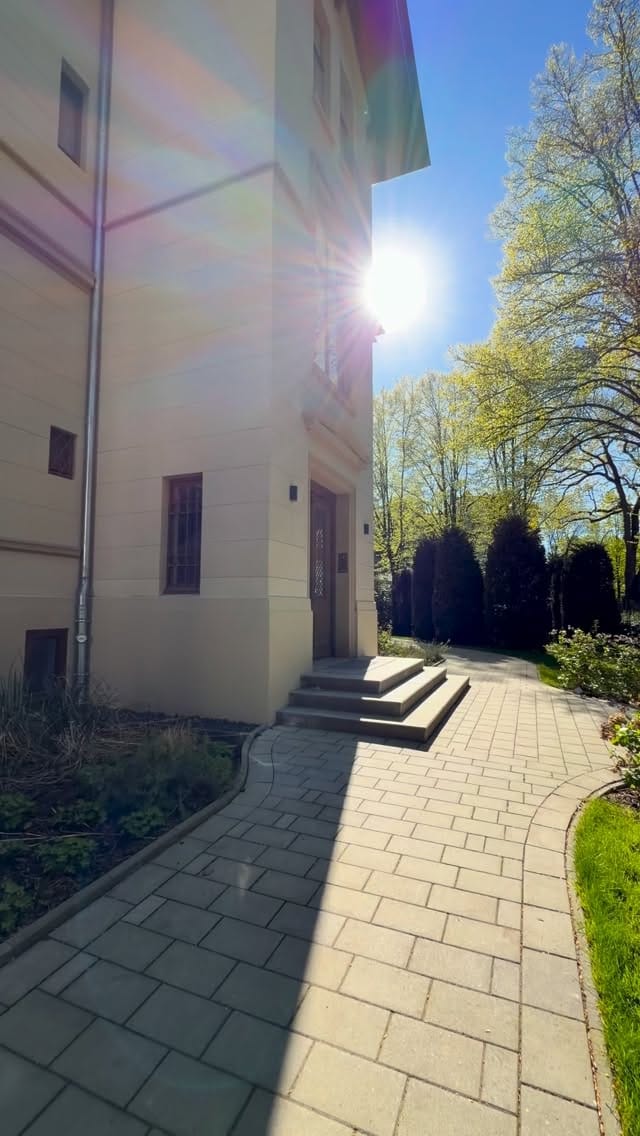 Post 6 by Engel & Völkers Hamburg Alster on Instagram (video)