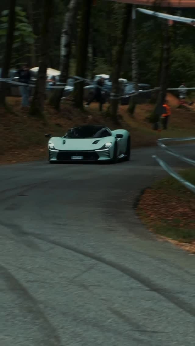 Post 6 by Ferrari Québec on Instagram (video)