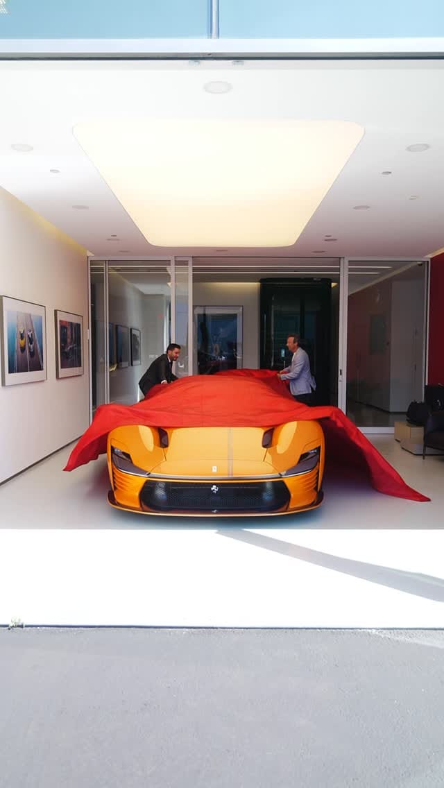 Post 8 by Ferrari Québec on Instagram (video)