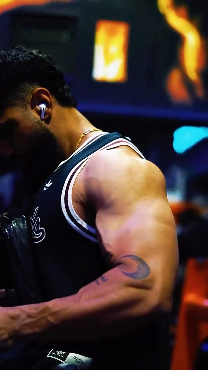 Post 8 by Kunal on Instagram (video)