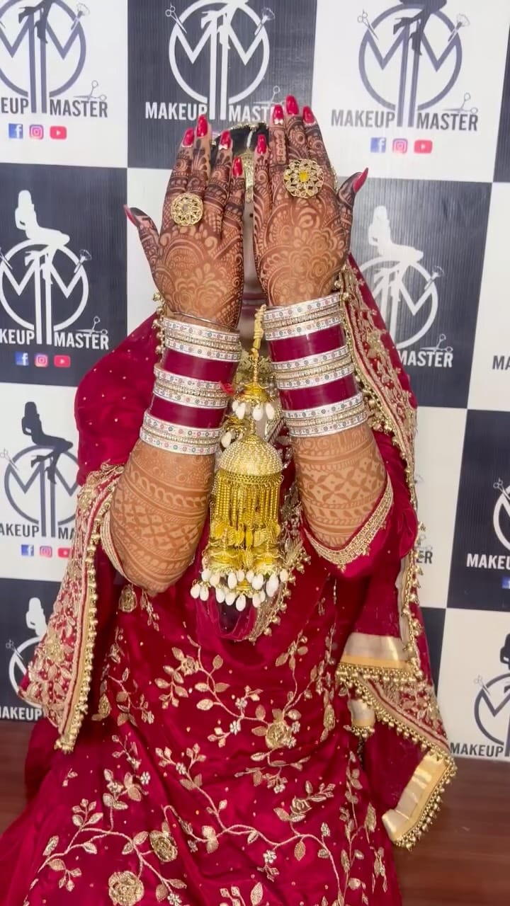 Post 10 by Makeup Master salon🧿 on Instagram (video)