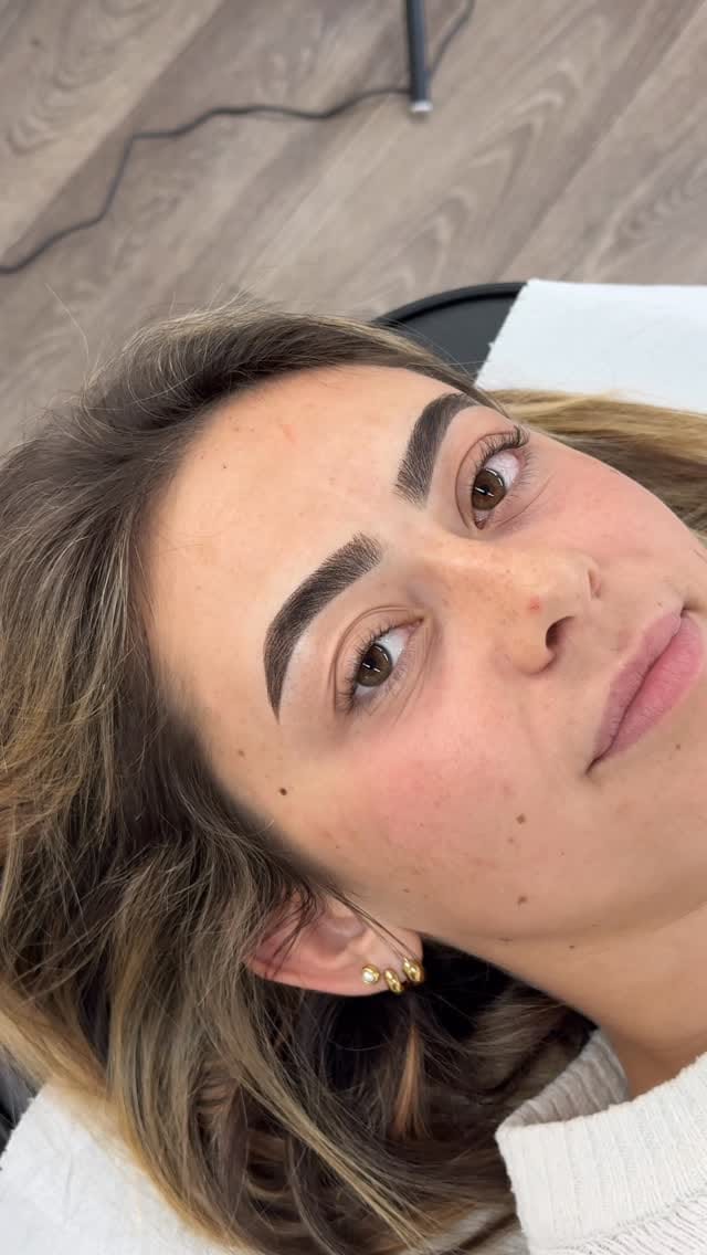 Post 2 by BROWS BY BOBBIE on Instagram (video)