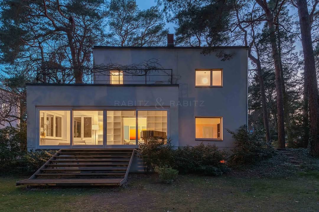 Post 4 by #yourberlinagent by Göksen Rabitz & Peter Rabitz on Instagram (carousel)