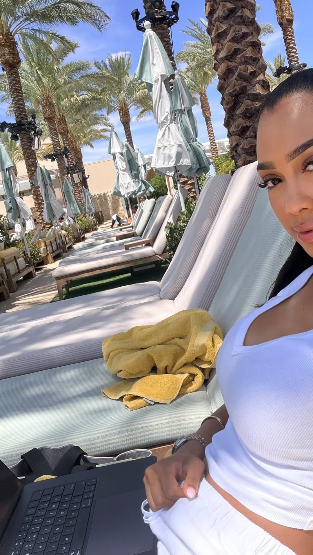 Post 4 by ESSENCE on Instagram (video)