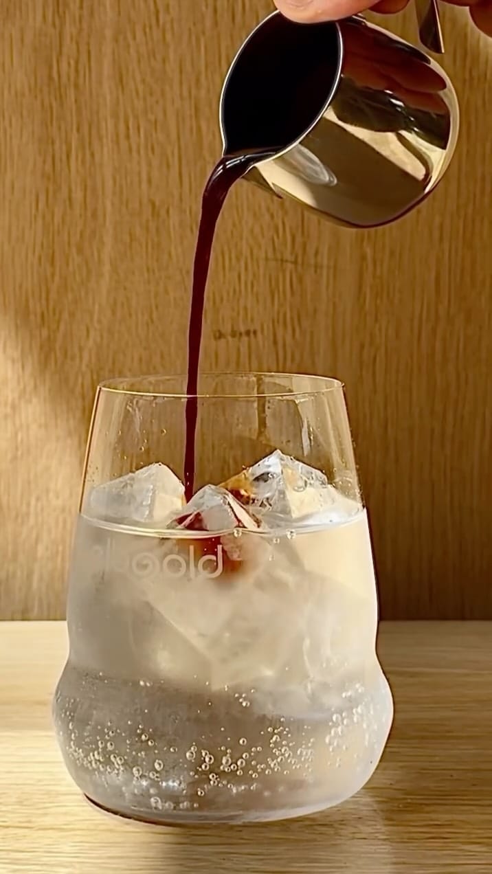 Post 2 by elbgold on Instagram (video)