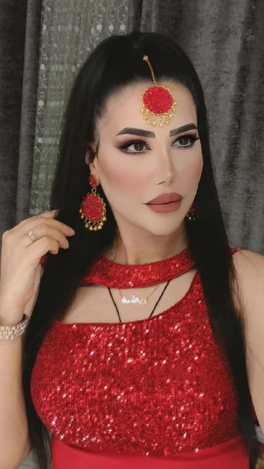 Post 1 by نازلی/میکاپ on Instagram (video)