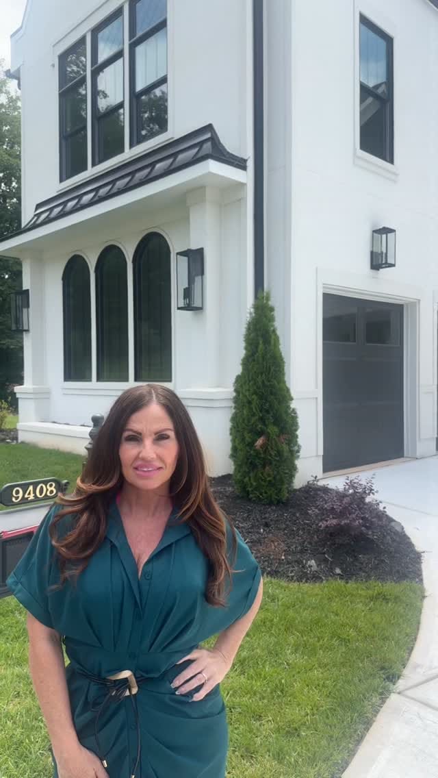 Post 3 by Nina Tingle on Instagram (video)