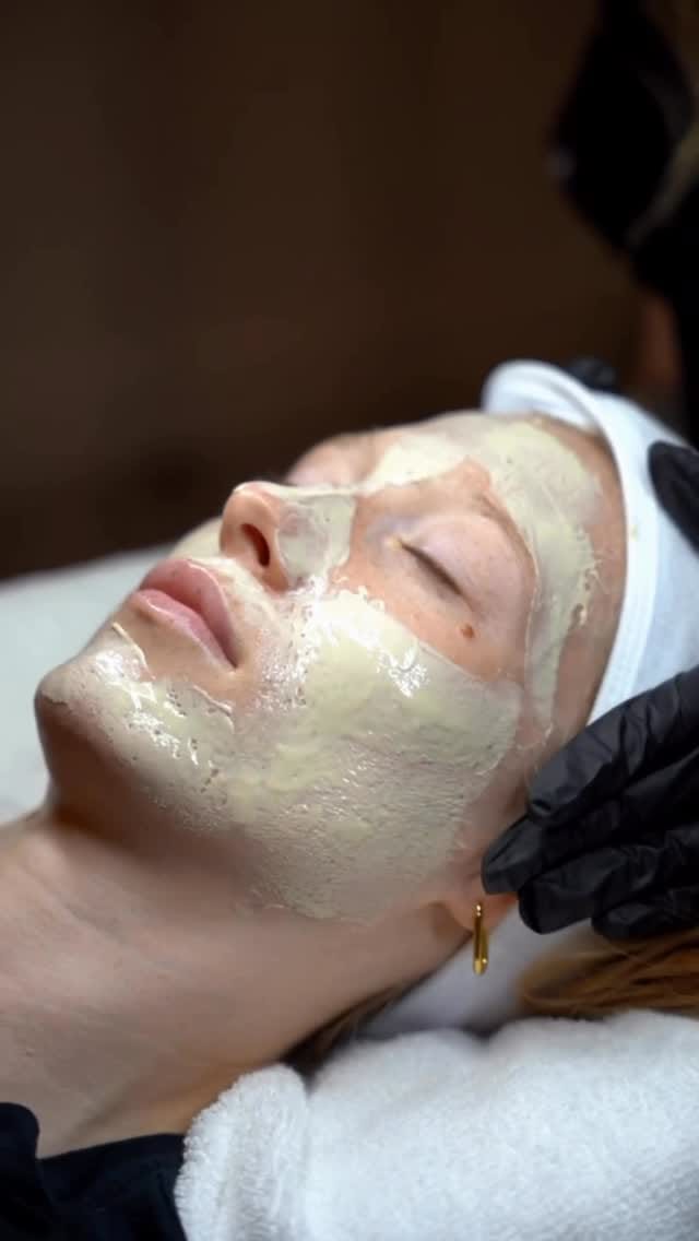 Post 8 by Lux Skin Lab on Instagram (video)