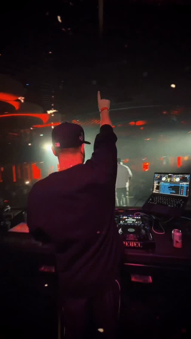 Post 4 by J  O  H  N   J. on Instagram (video)