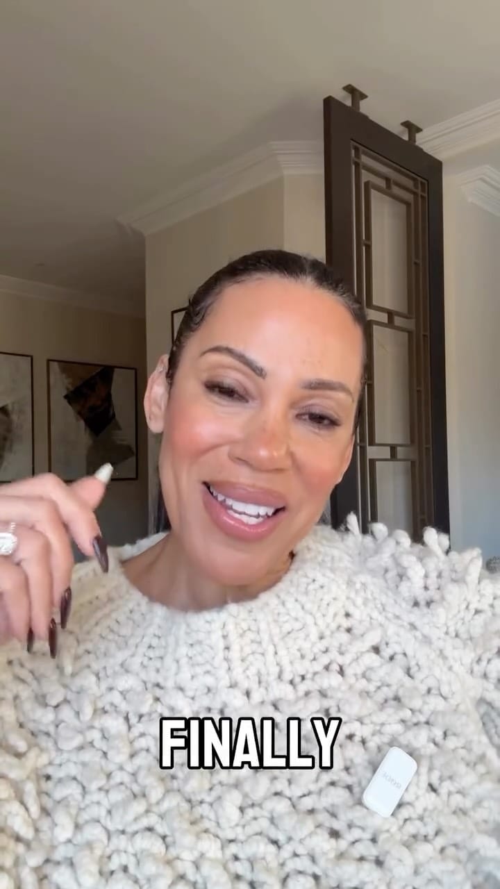 Post 8 by Invisalign • Veneers • Implants • Bonding on Instagram (video)