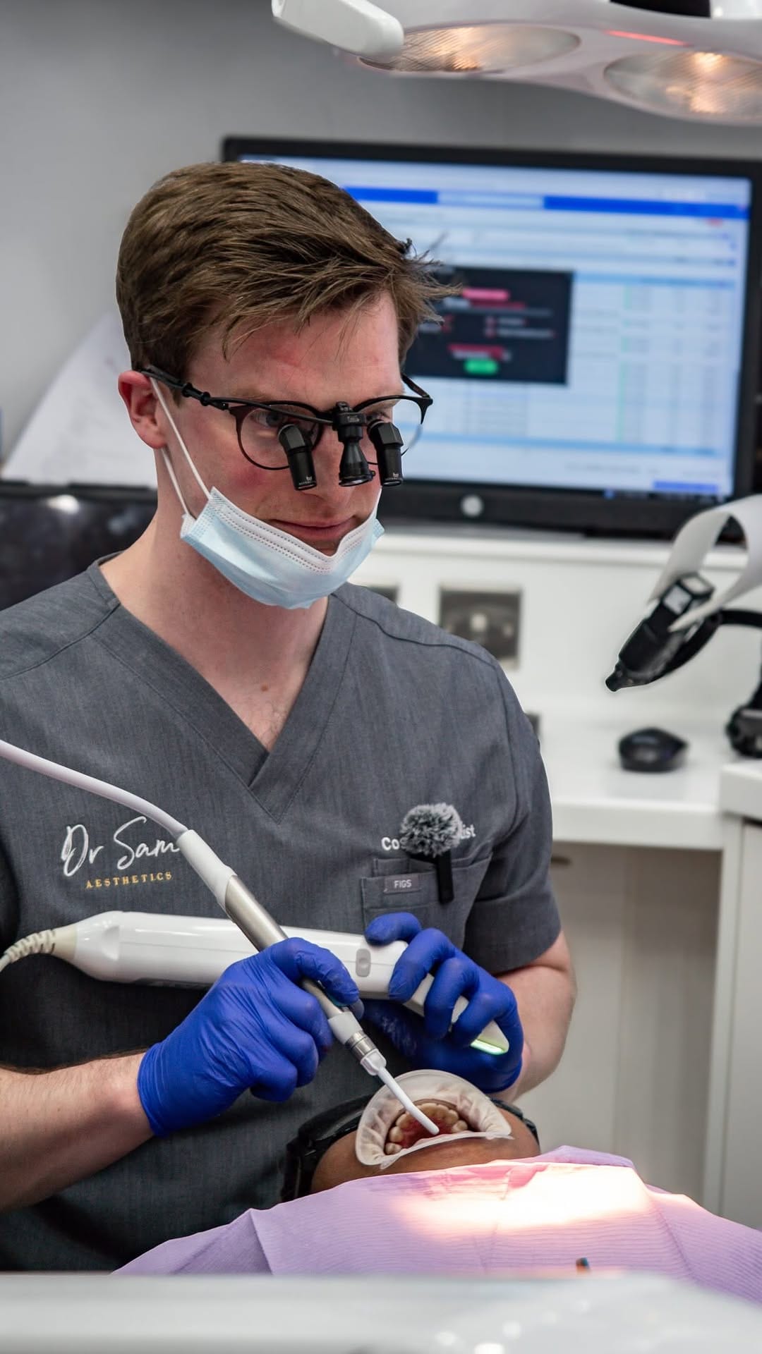 Post 7 by Invisalign • Veneers • Implants • Bonding on Instagram (video)