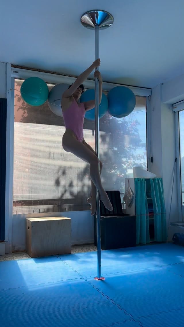 Post 4 by V I O L A   V A L S E C C H I on Instagram (video)