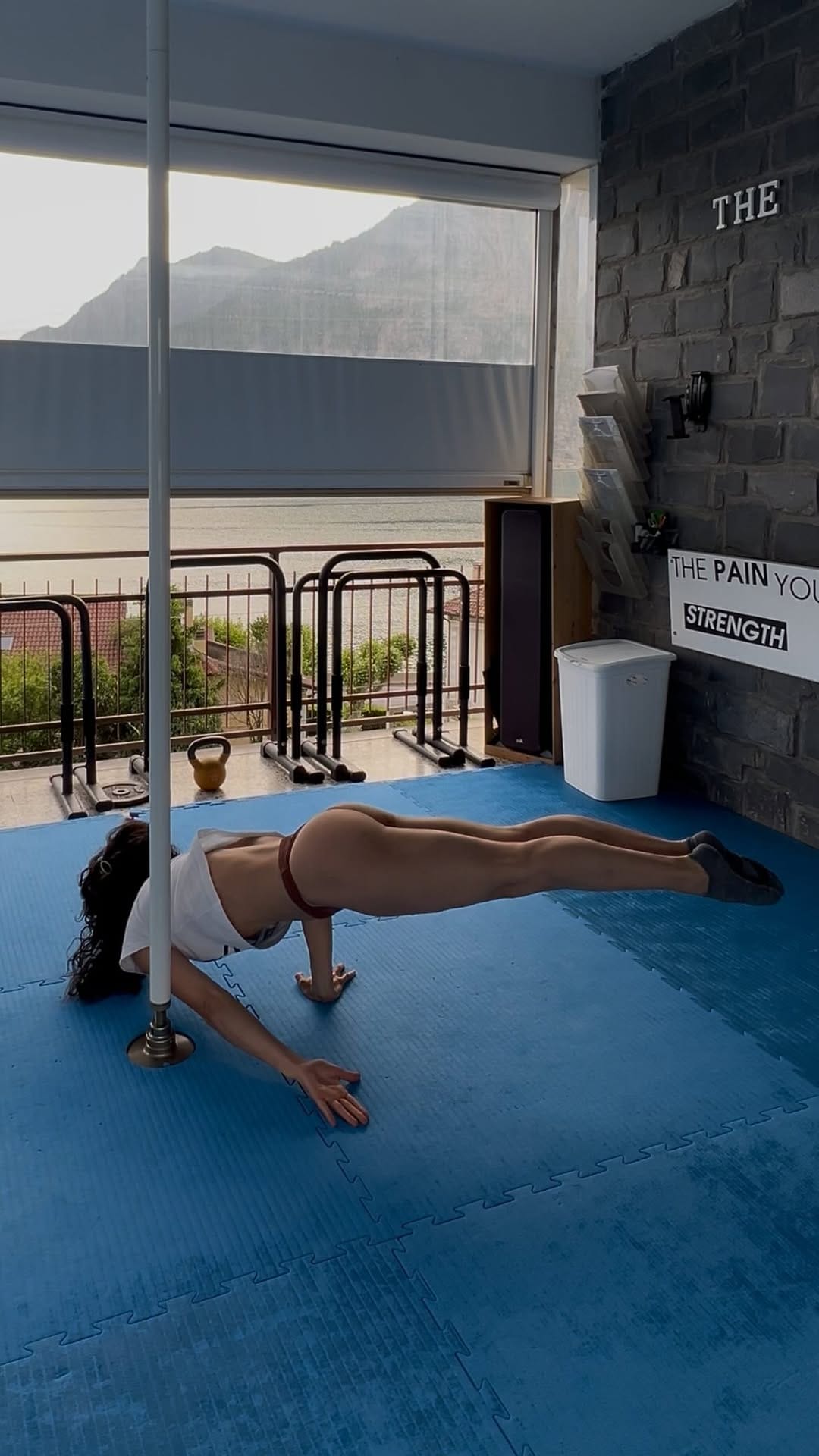 Post 3 by V I O L A   V A L S E C C H I on Instagram (video)