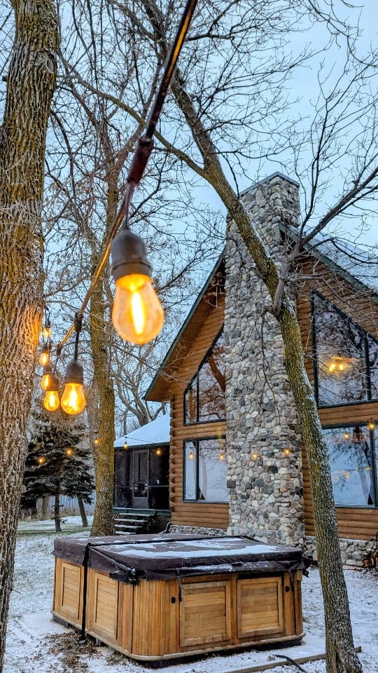 Post 10 by Large Group Lake Winnipeg Getaway on Instagram (video)