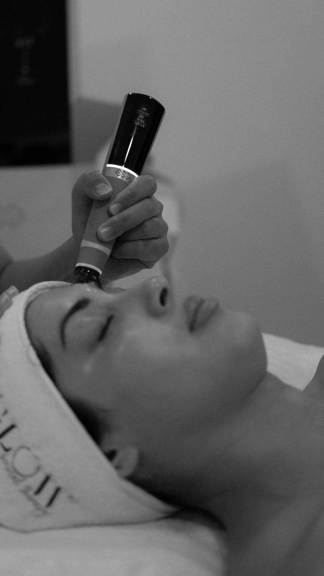 Post 5 by Glow Dermal Therapy on Instagram (video)