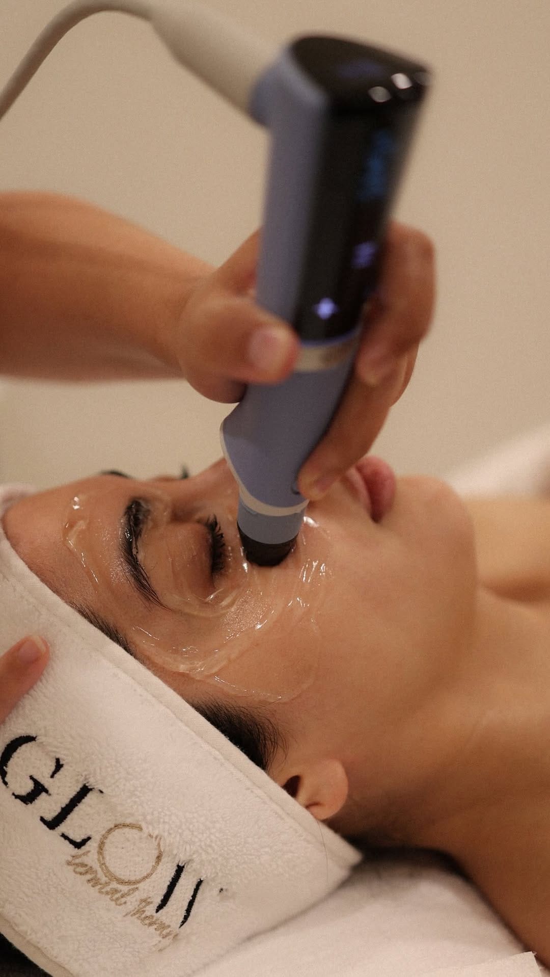 Post 7 by Glow Dermal Therapy on Instagram (video)