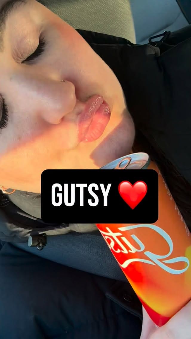 Post 8 by Estelle💕 on Instagram (video)