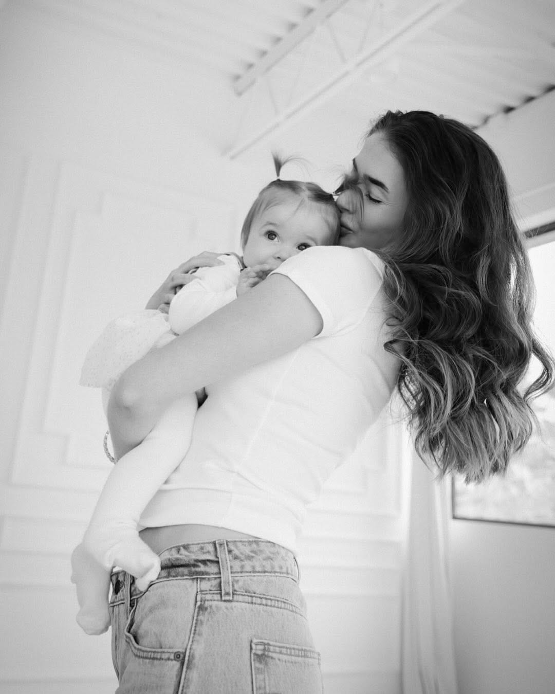 Post 1 by Tracy Grace - Ottawa Wedding Photographer on Instagram (carousel)