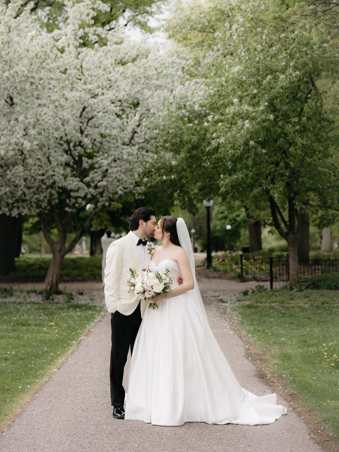 Post 4 by Tracy Grace - Ottawa Wedding Photographer on Instagram (image)