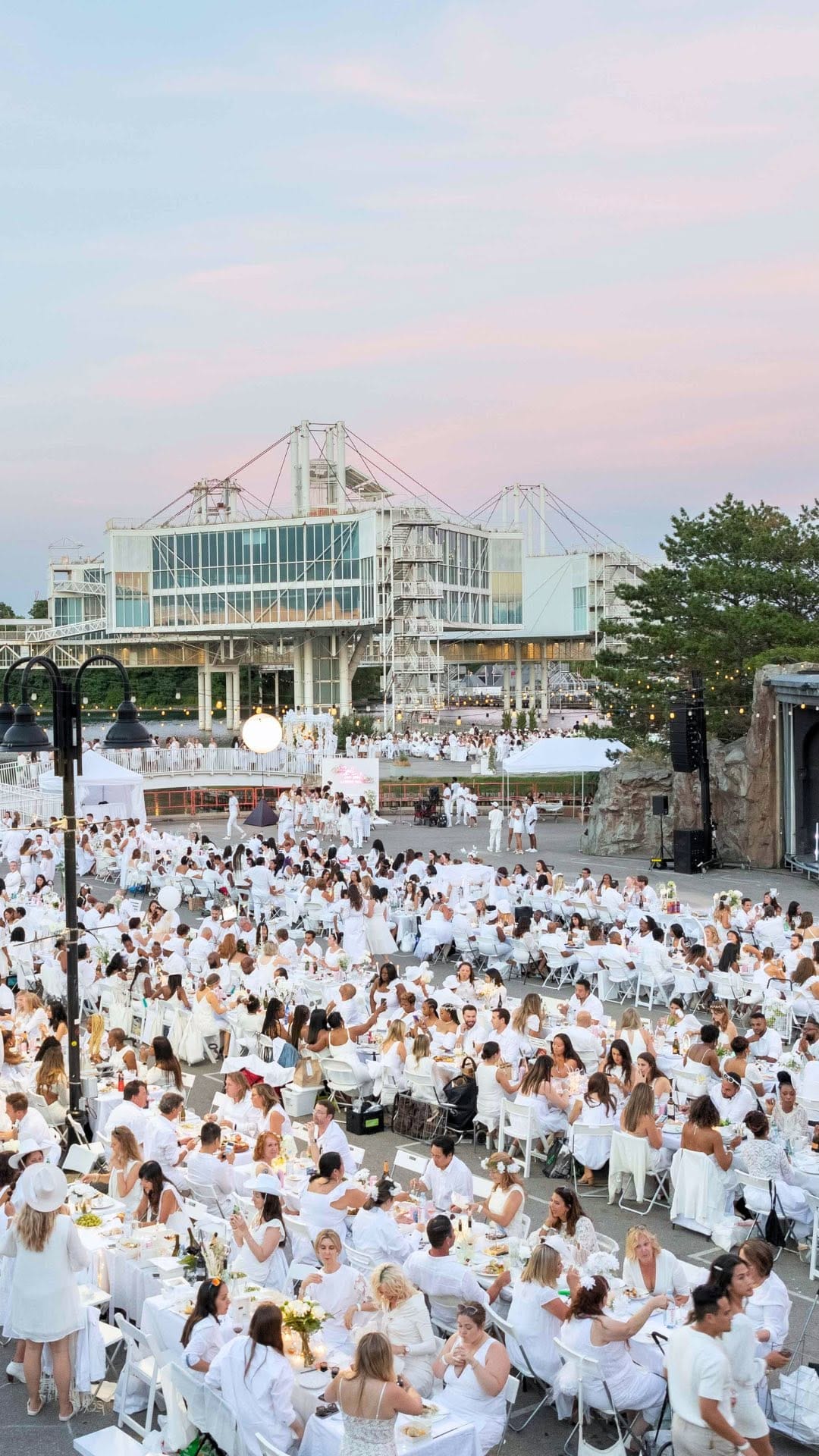 Post 2 by Dîner en Blanc Toronto on Instagram (video)