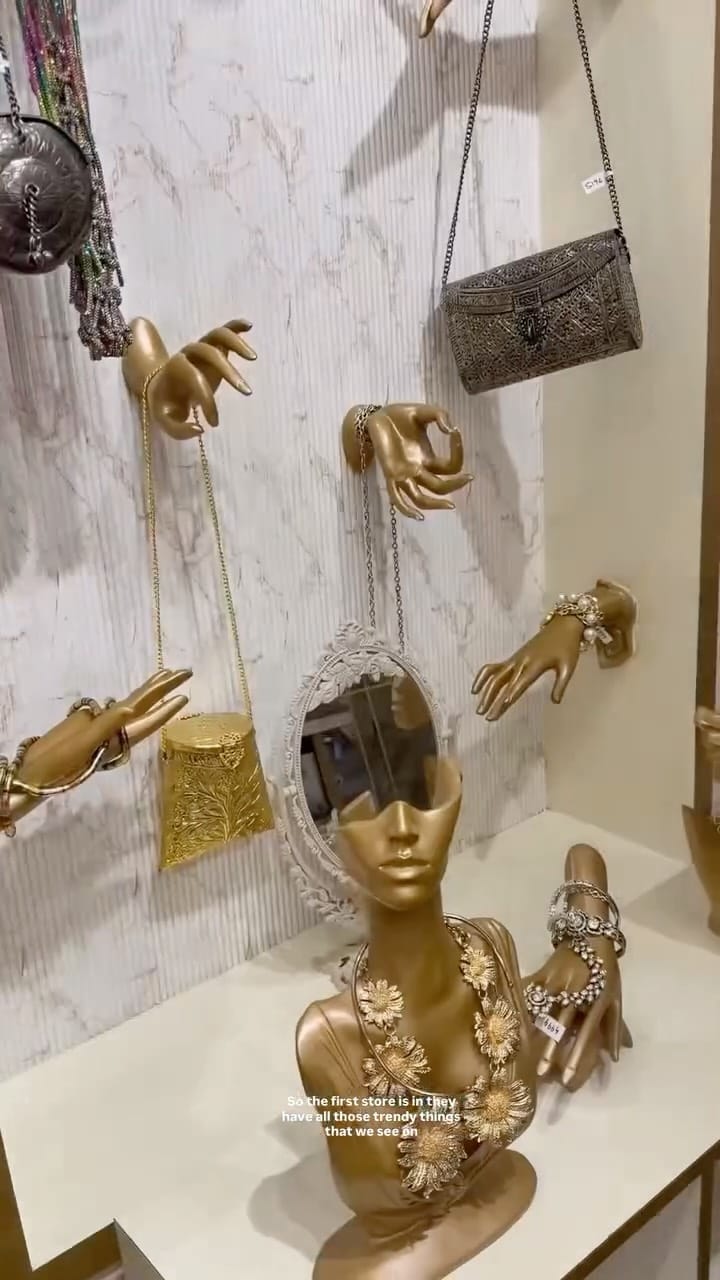 Post 6 by Srishti Suren | Creator on Instagram (video)