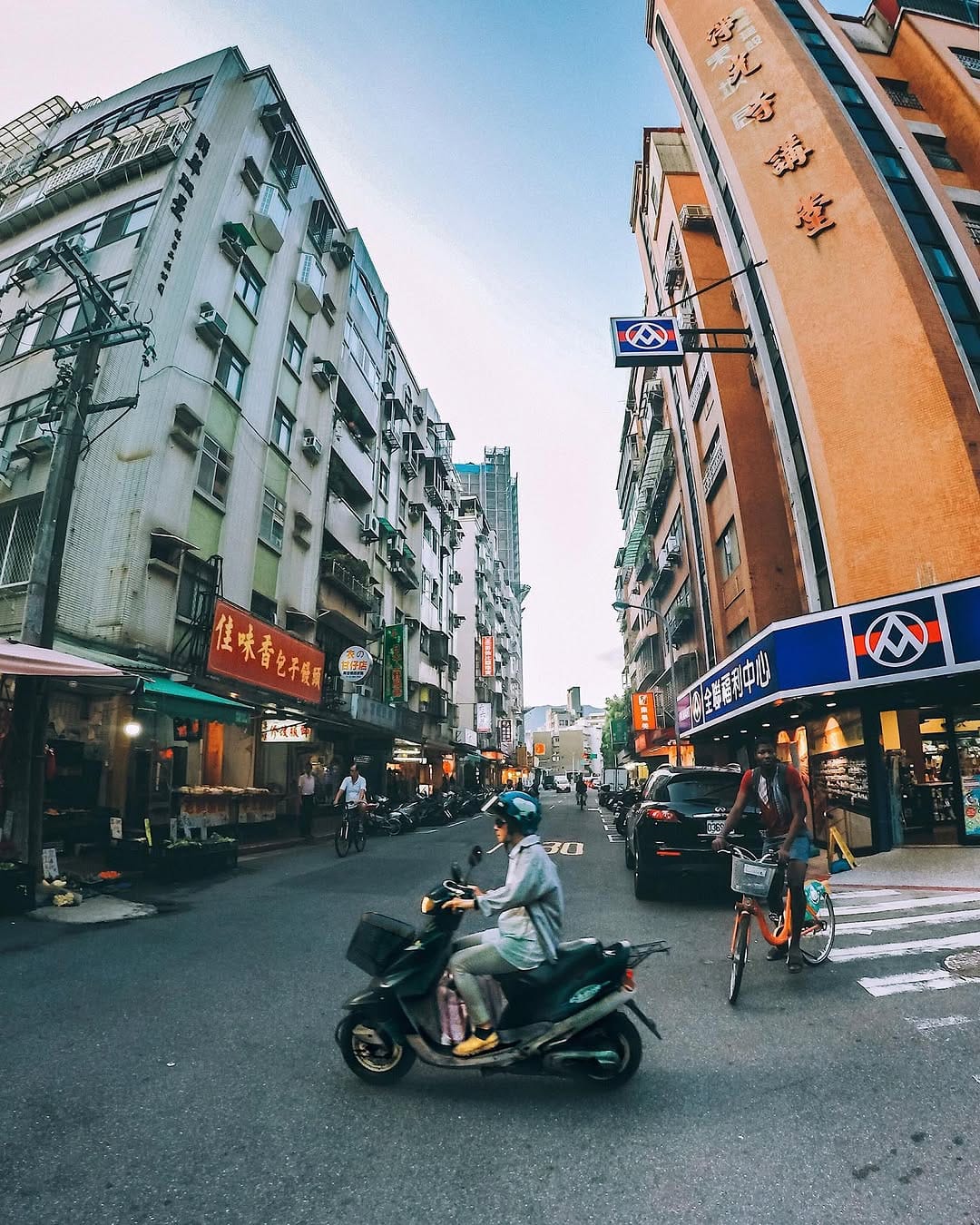 Post 9 by Vui on Instagram (image)