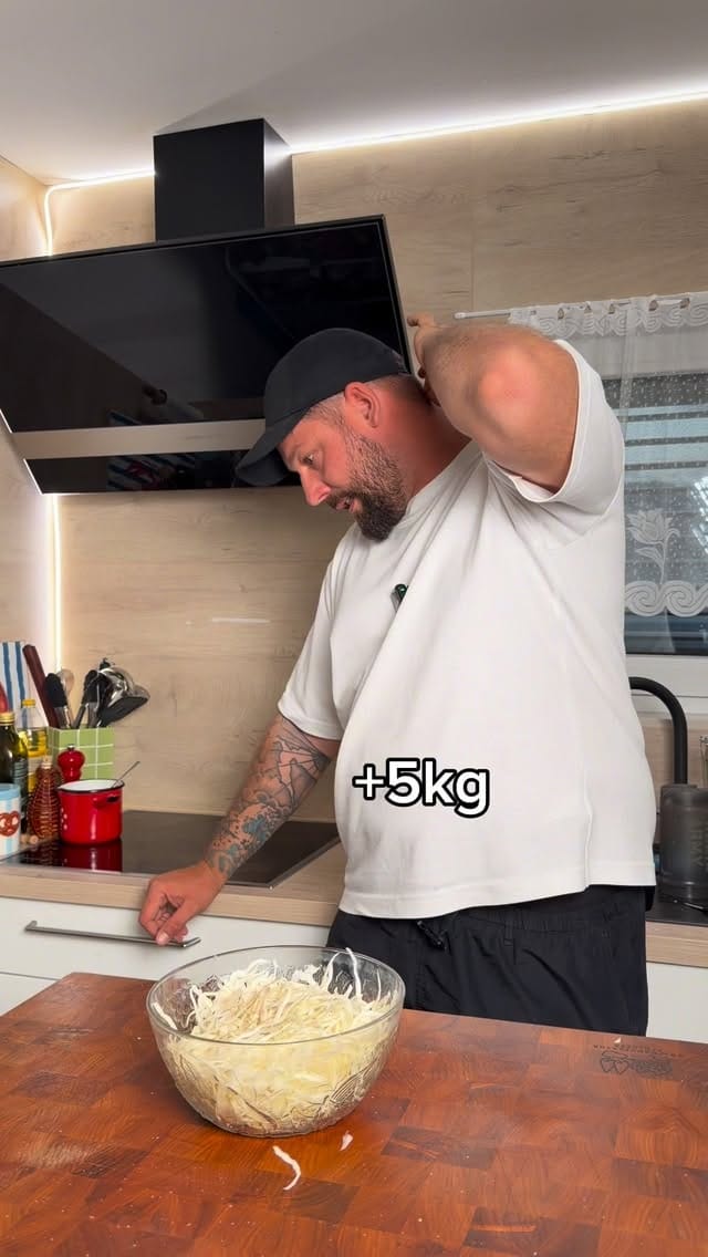 Post 8 by Kristian-Ivan Ivancic / Balkan Küche & Co. on Instagram (video)