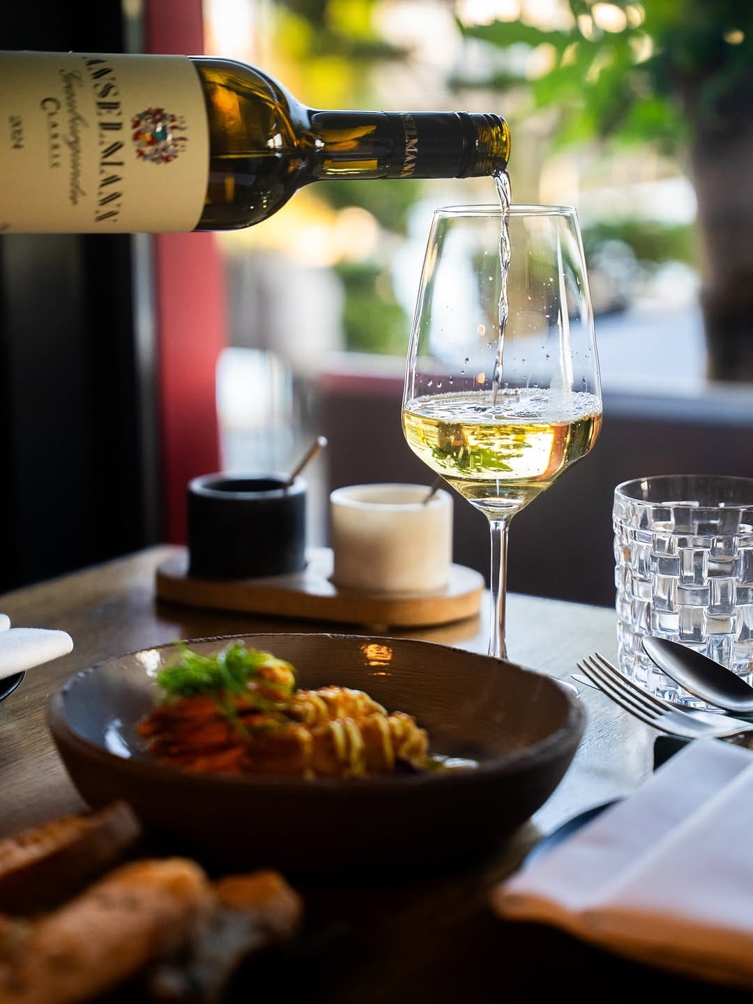 Post 9 by am kai | restaurant. seafood. drinks. elbblick. (Au Quai) on Instagram (carousel)