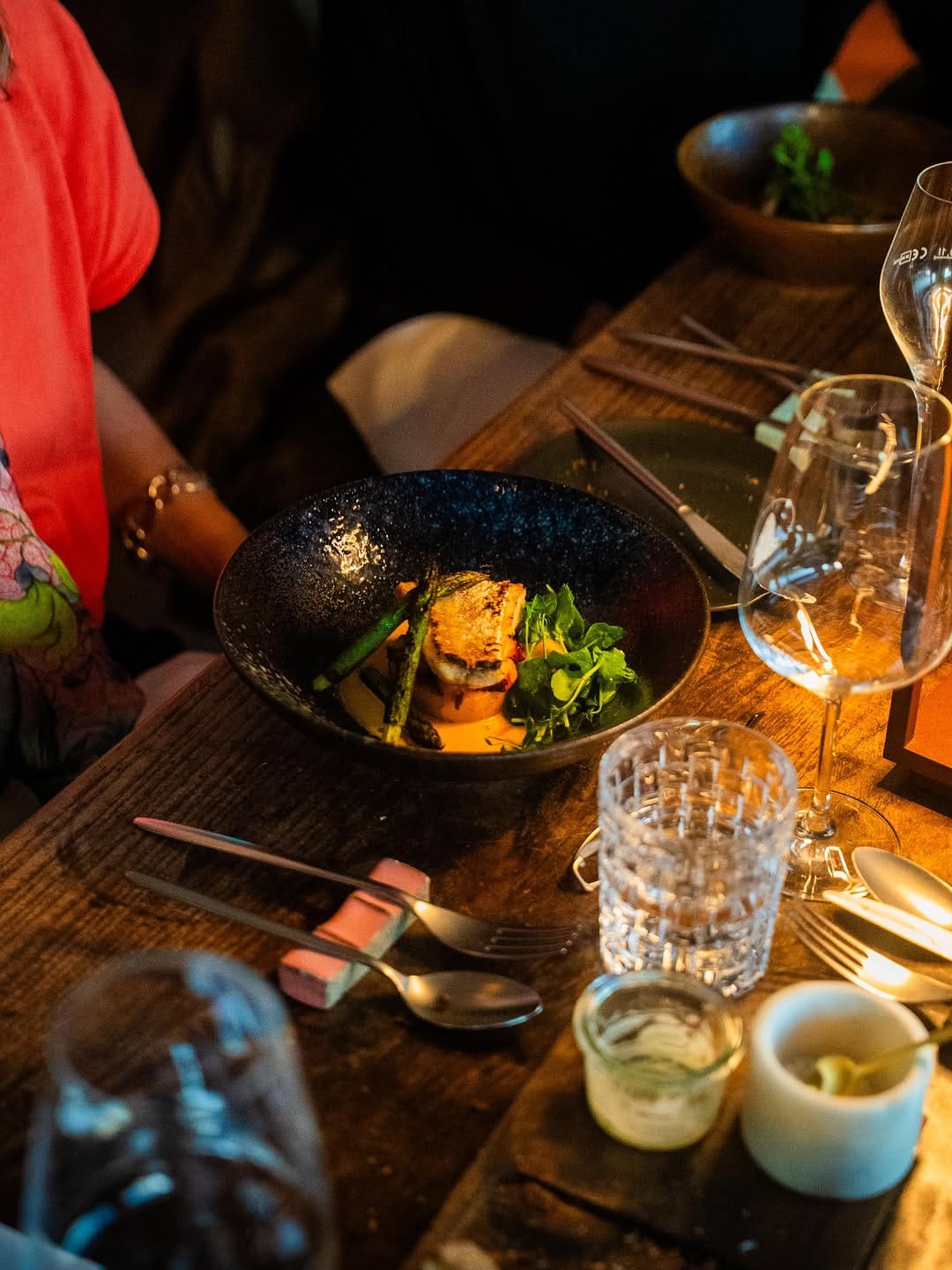 Post 6 by am kai | restaurant. seafood. drinks. elbblick. (Au Quai) on Instagram (carousel)
