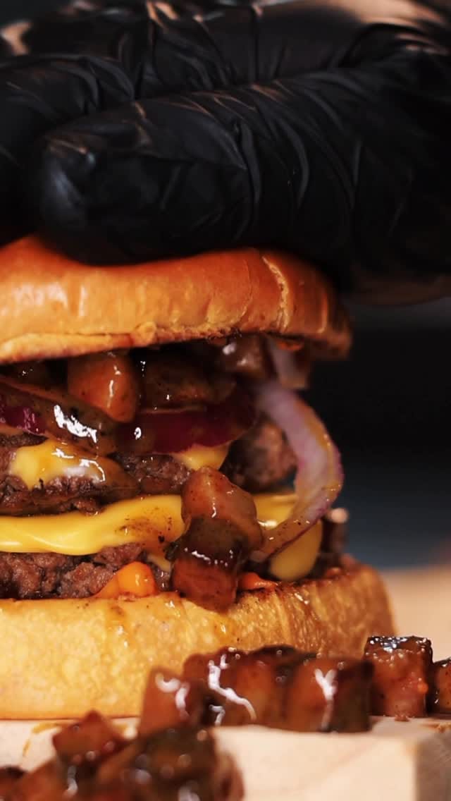 Post 4 by WANNA BURGER JOINVILLE on Instagram (video)