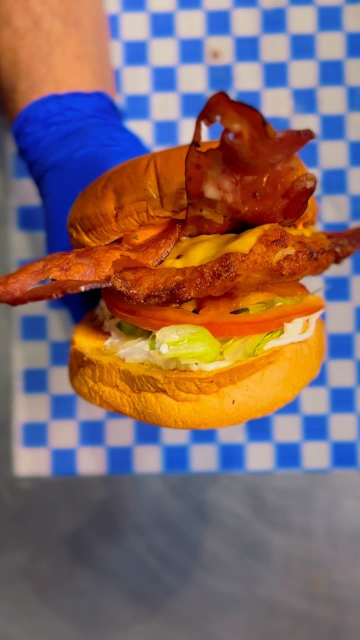 Post 10 by WANNA BURGER JOINVILLE on Instagram (video)