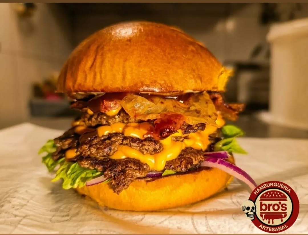 Post 4 by BRO'S BURGUER on Instagram (image)