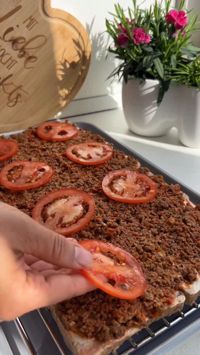 Post 5 by Hatice‘s Rezepte on Instagram (video)