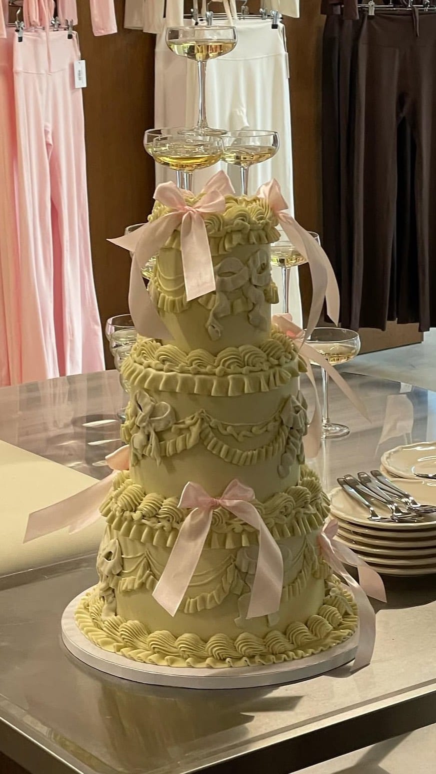 Post 6 by Studio Jamila on Instagram (video)