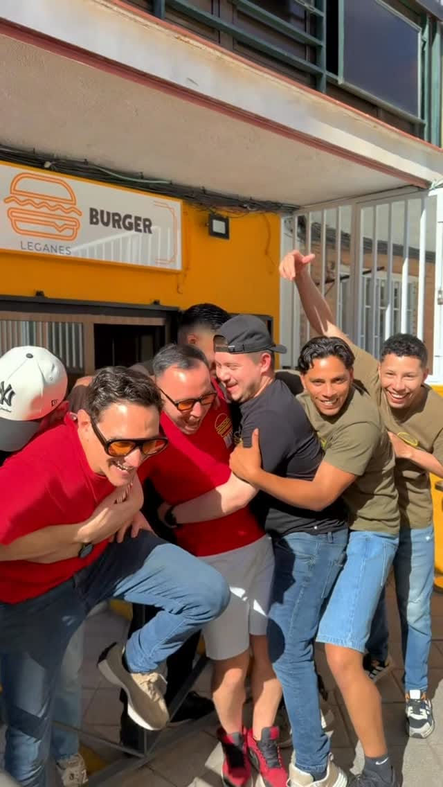 Post 6 by Mati’s Burger / Buffet ilimitado de Hamburguesas on Instagram (video)