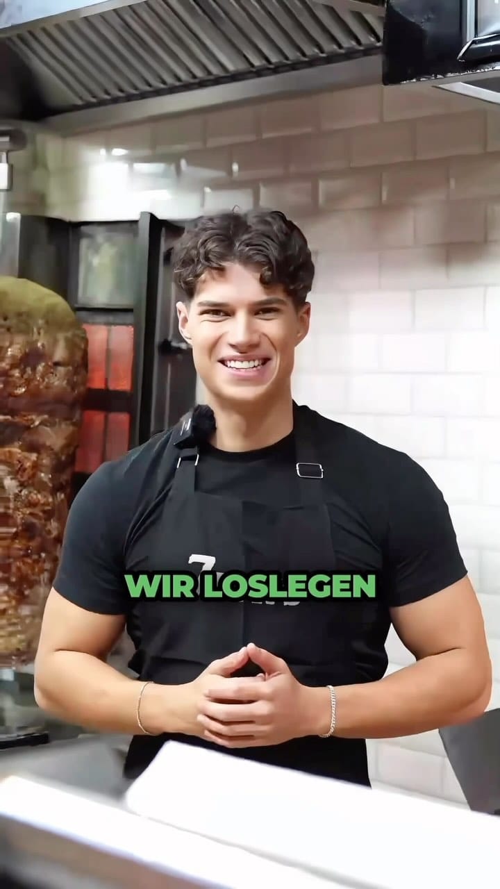 Post 10 by Wir definieren den Döner NEU😋 on Instagram (video)